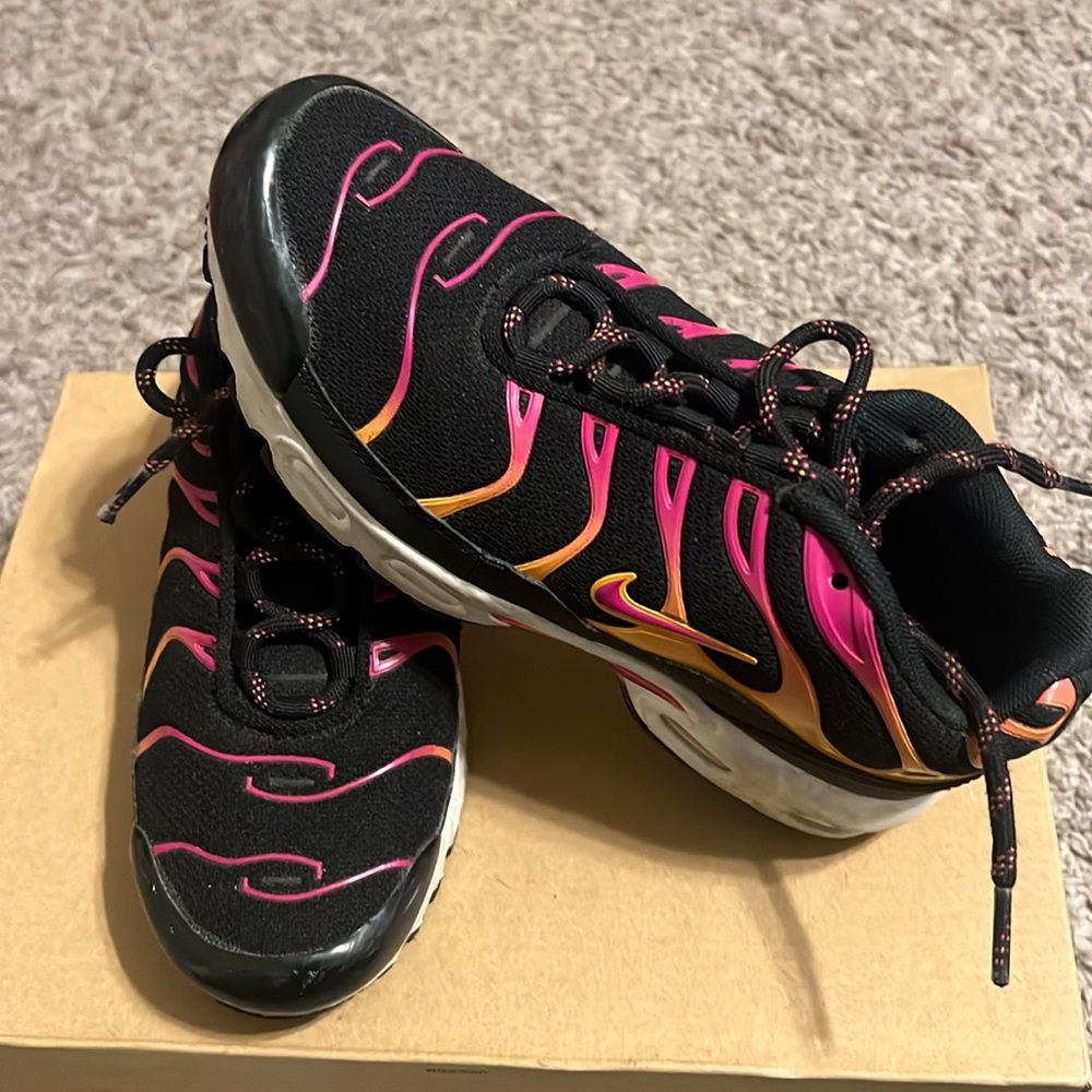 Girls Nikes